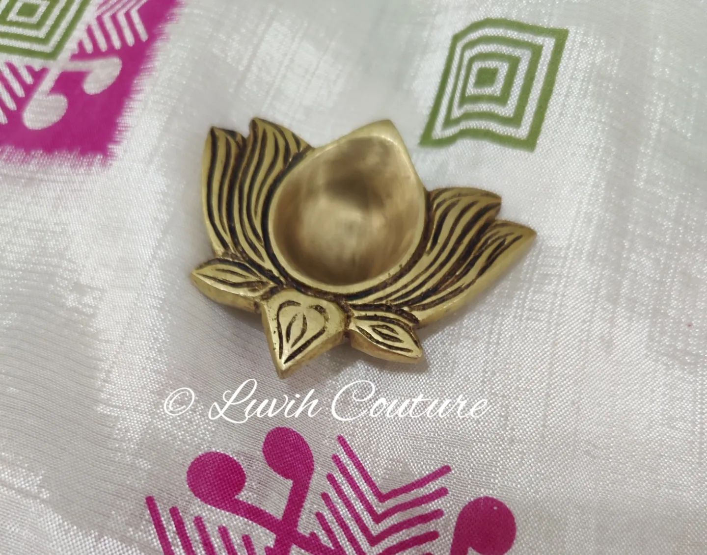White and Pink Mangalagiri saree Closeup 
